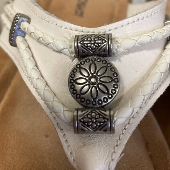 Minnetonka SALE! - Picture 9 of 9